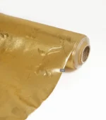لطاولة يملئها بريق الذهبي ونقوش من سحر الطبيعة مفرش طاولة جلد