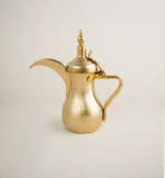 ⁦لمعة الذهبي طقم دلة وابريق لضيافة تذهل الأنظار⁩ - الصورة ⁦2⁩