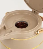 ⁦ترمس شاي بيج بلمسة ذهبية بتقنية الضغط سعة 2.5 لتر⁩ - الصورة ⁦11⁩